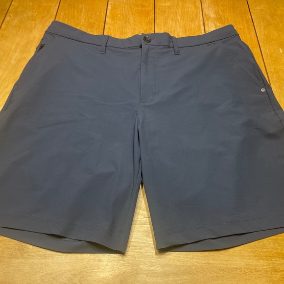 Vuori Fleet Chino Short Size 36 Color Charcoal with 8 Inch Inseam - Picture 1 of 16